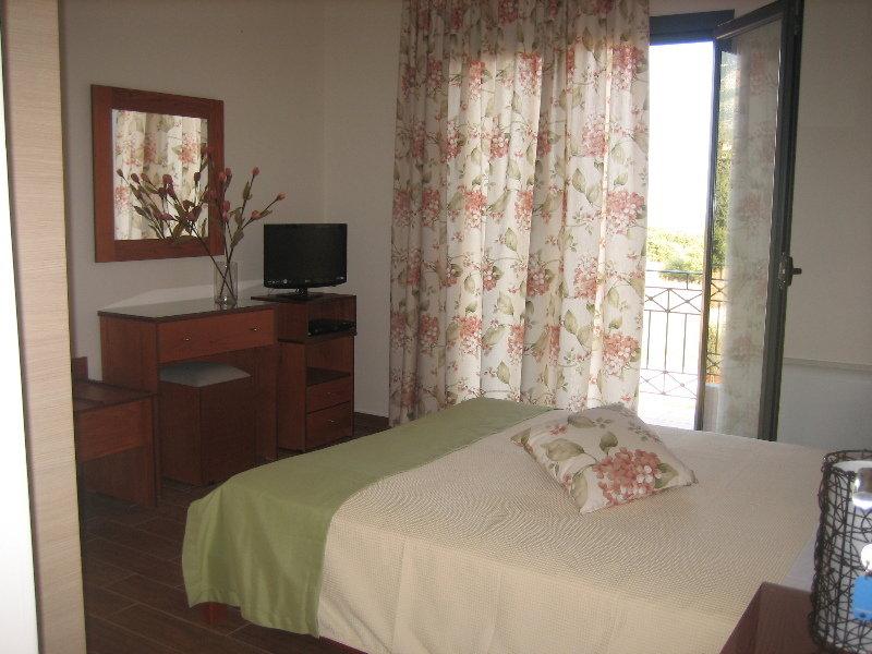 Korallis Villas Livathos  エクステリア 写真