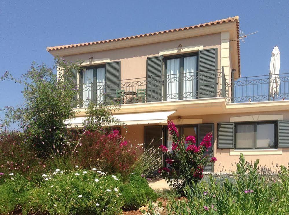 Korallis Villas Livathos  エクステリア 写真