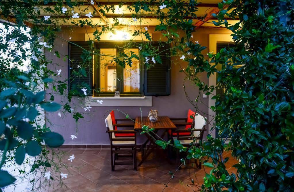 Korallis Villas Livathos  エクステリア 写真