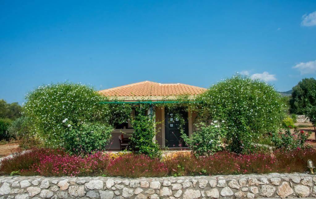Korallis Villas Livathos  エクステリア 写真
