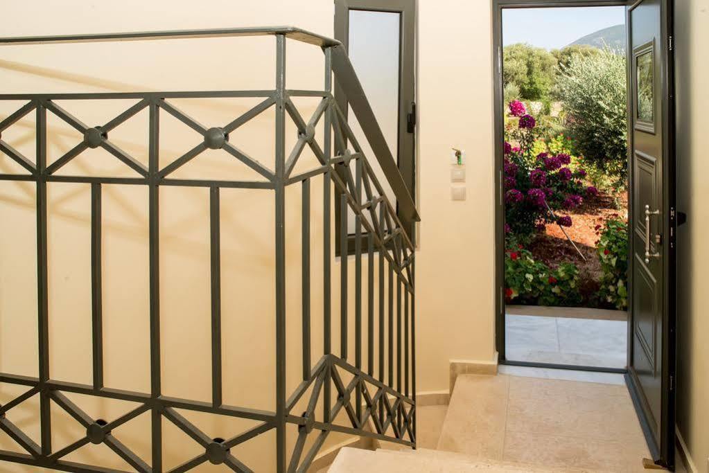 Korallis Villas Livathos  エクステリア 写真